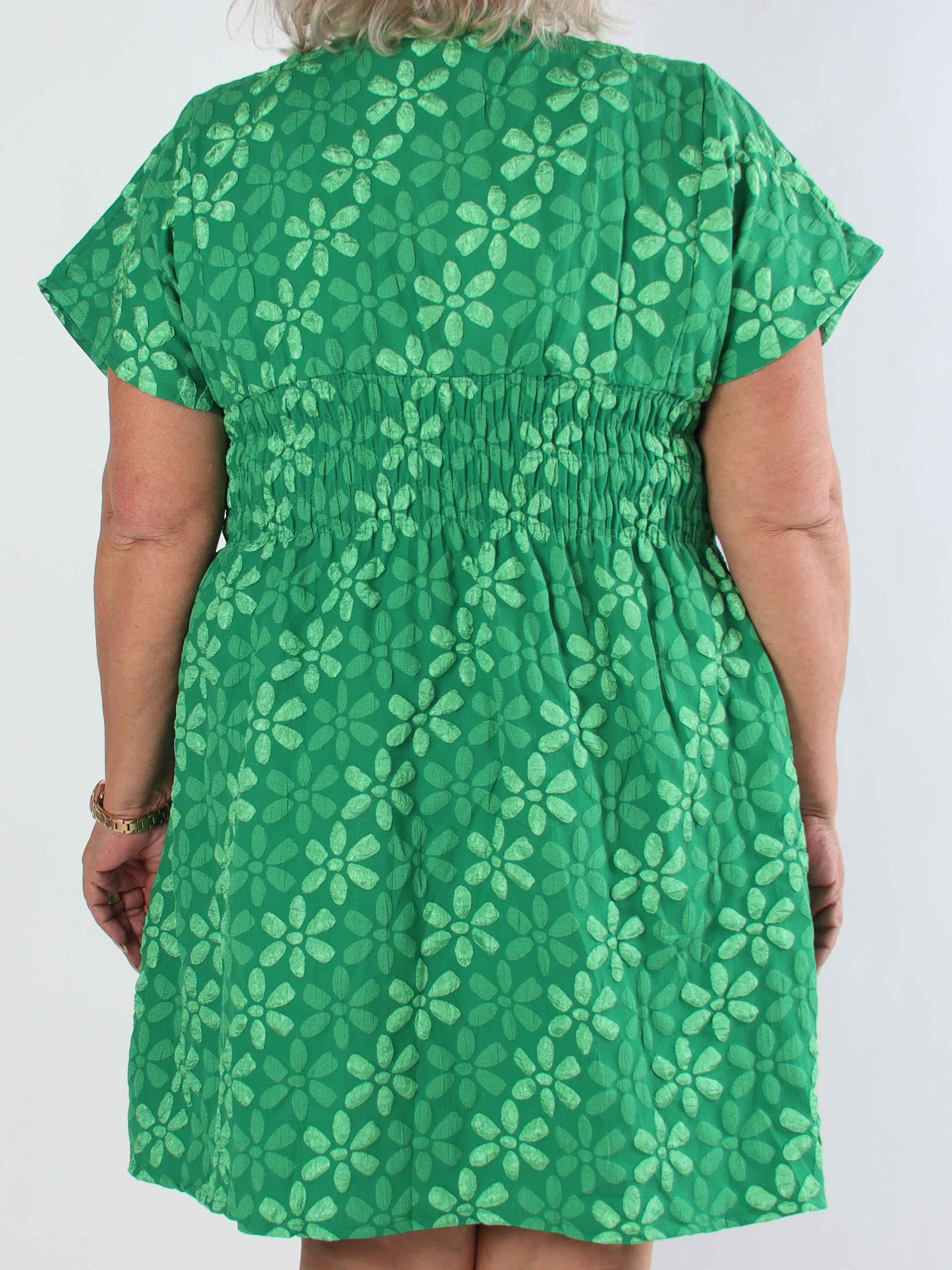 Pams Bloom Short - Feminin plus size kjole med blomstermotiver